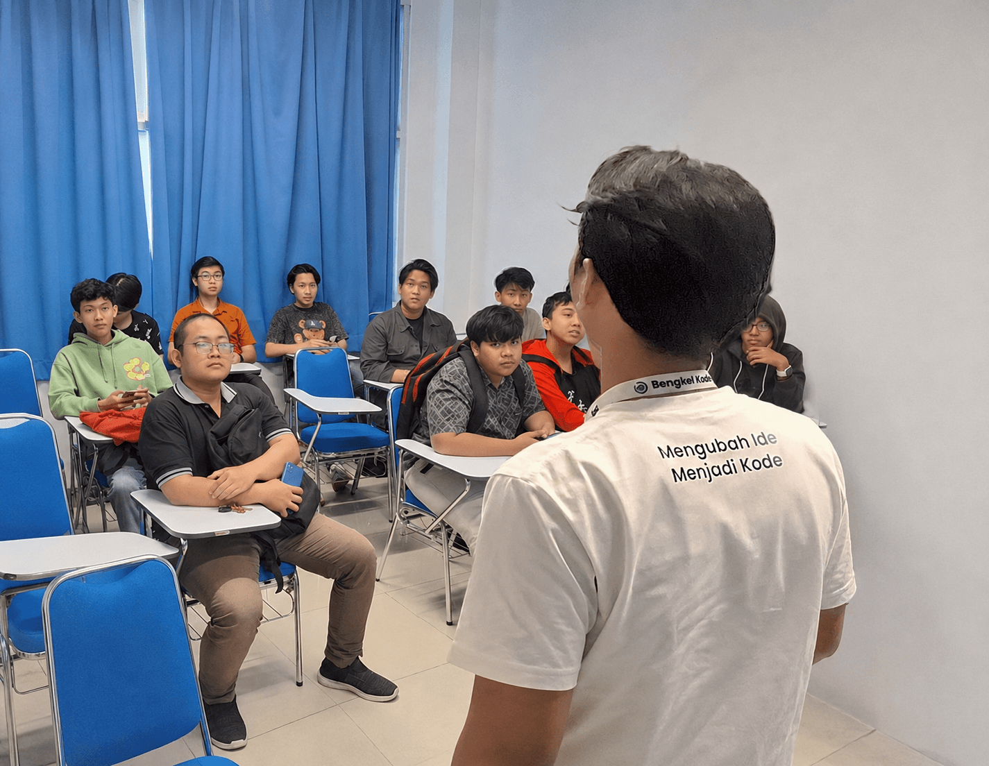 Siswa belajar coding di Bengkel Koding